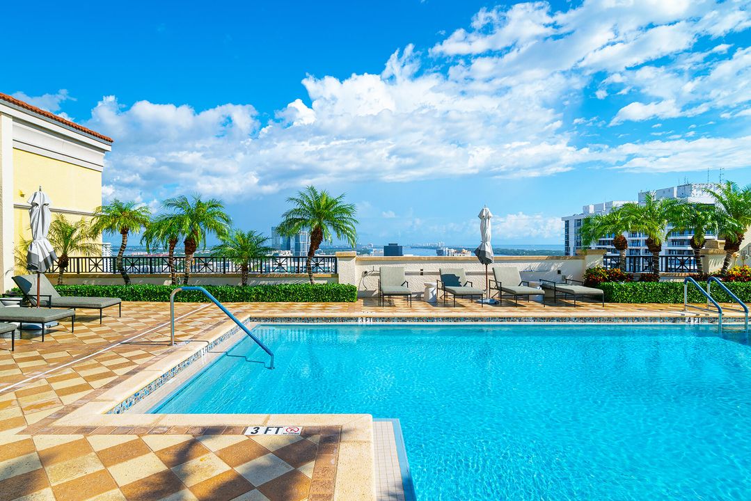 出租: $10,250 (2 贝兹, 2 浴室, 2156 平方英尺)