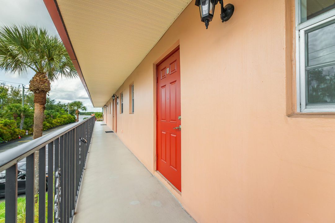 For Sale: $115,000 (2 beds, 1 baths, 819 Square Feet)