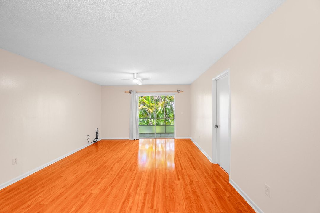 For Sale: $115,000 (2 beds, 1 baths, 819 Square Feet)