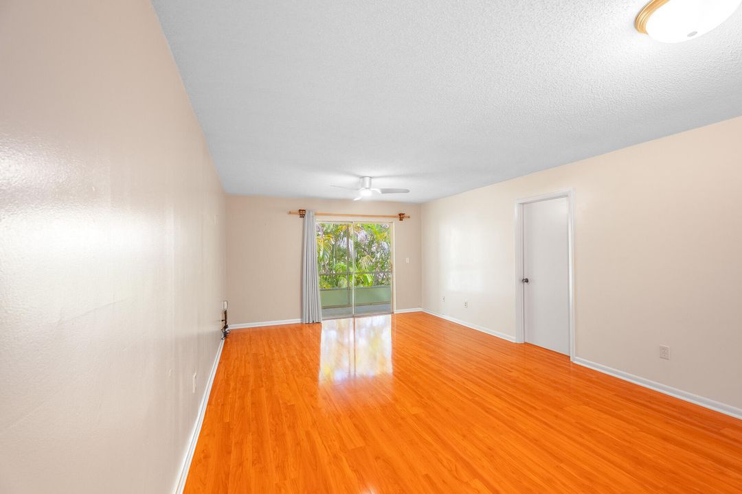 For Sale: $115,000 (2 beds, 1 baths, 819 Square Feet)