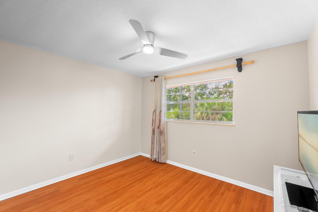 For Sale: $115,000 (2 beds, 1 baths, 819 Square Feet)