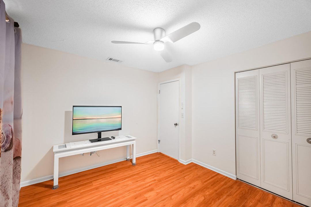 For Sale: $115,000 (2 beds, 1 baths, 819 Square Feet)