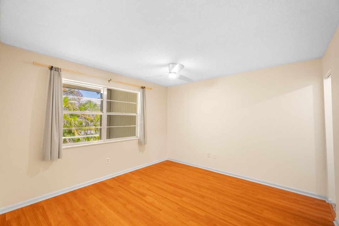 For Sale: $115,000 (2 beds, 1 baths, 819 Square Feet)