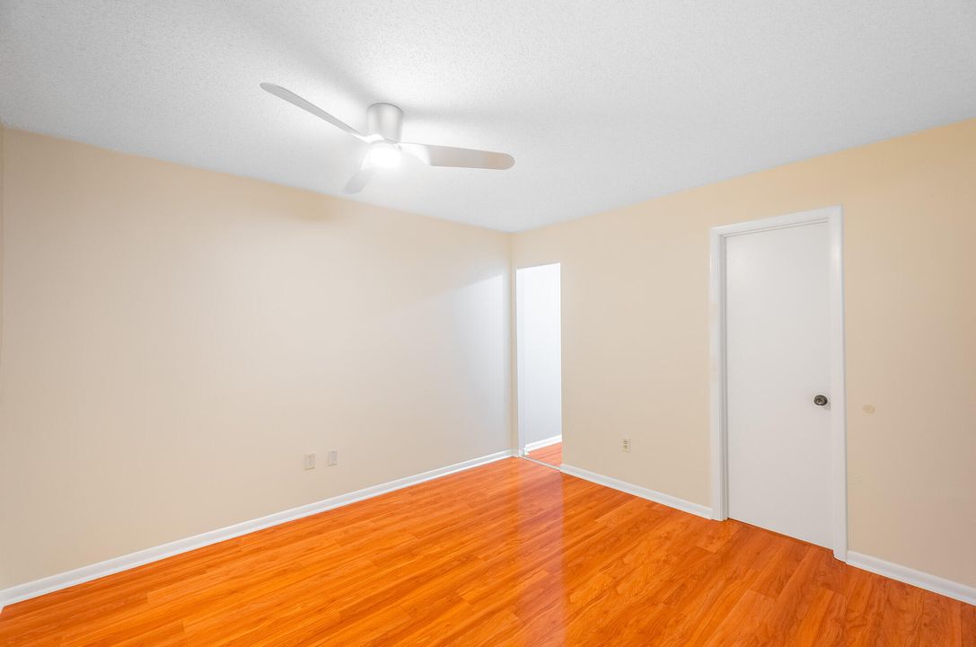 For Sale: $115,000 (2 beds, 1 baths, 819 Square Feet)