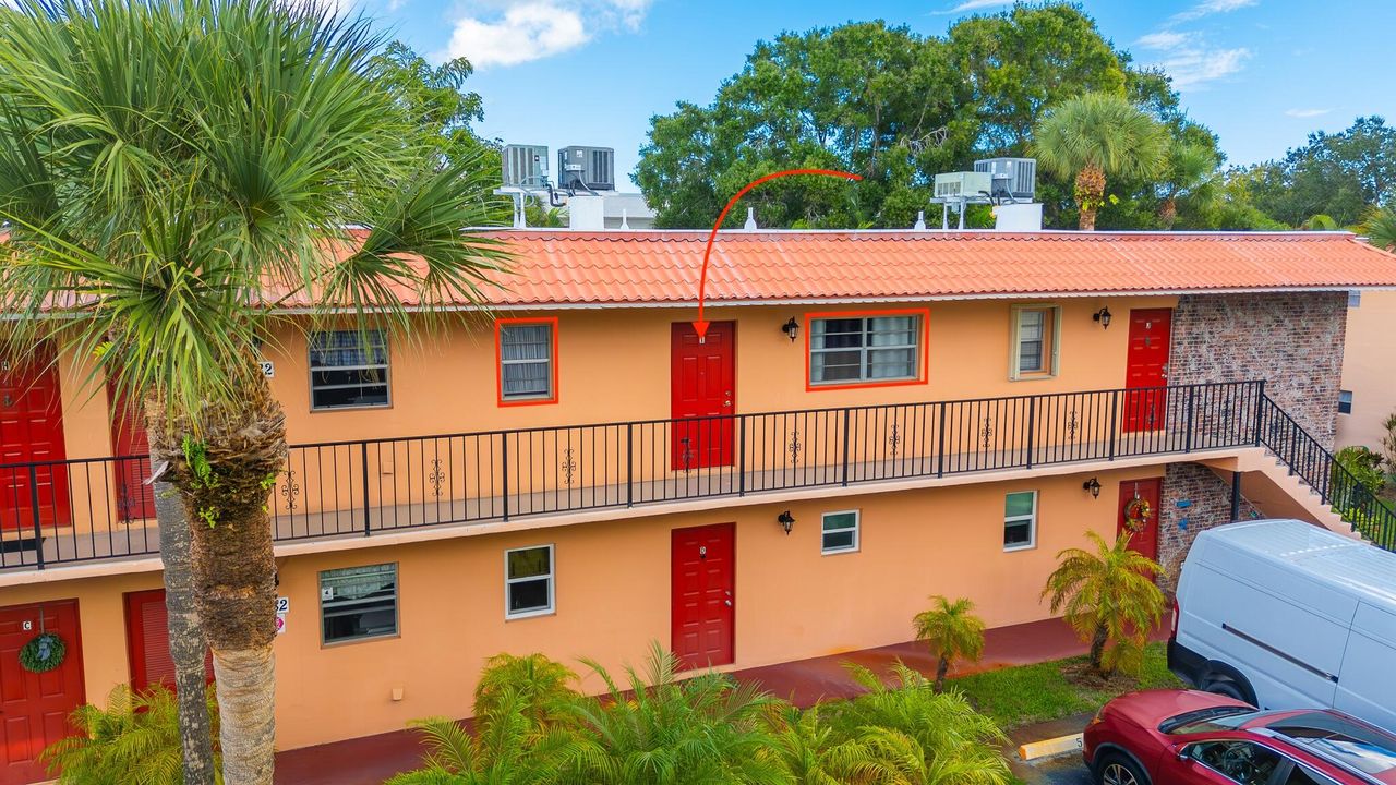 For Sale: $115,000 (2 beds, 1 baths, 819 Square Feet)