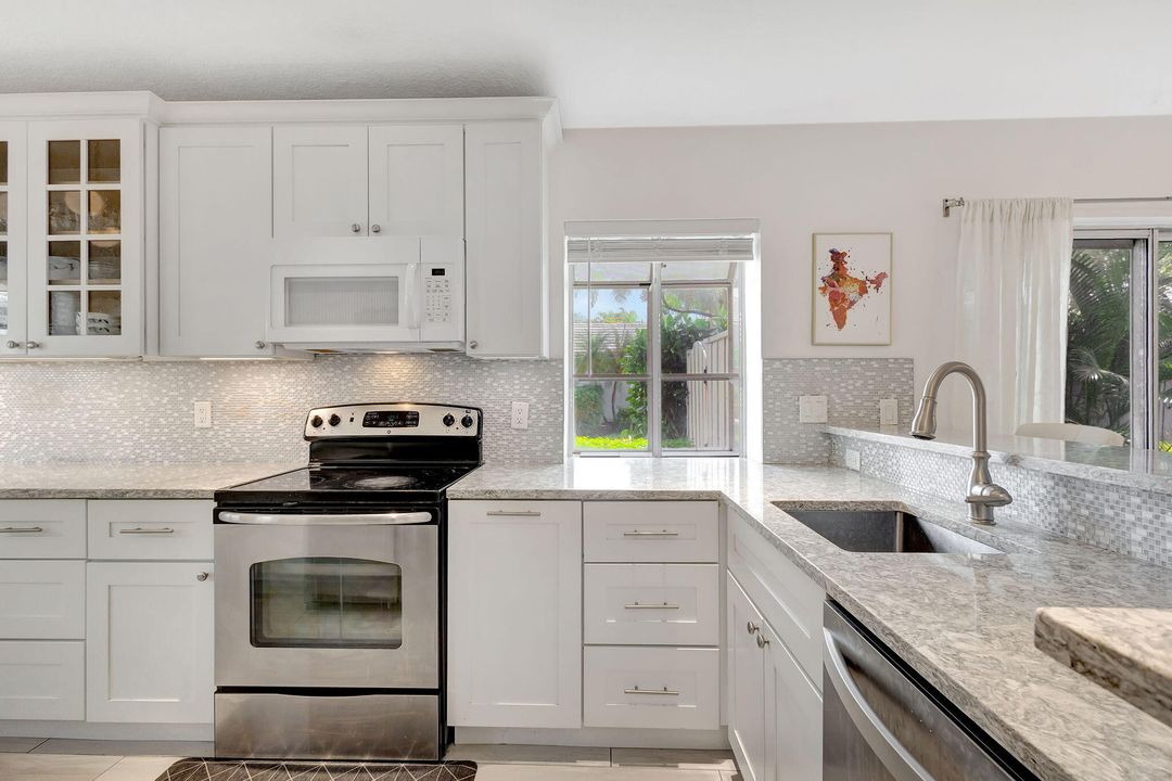 Active With Contract: $3,600 (2 beds, 2 baths, 1174 Square Feet)