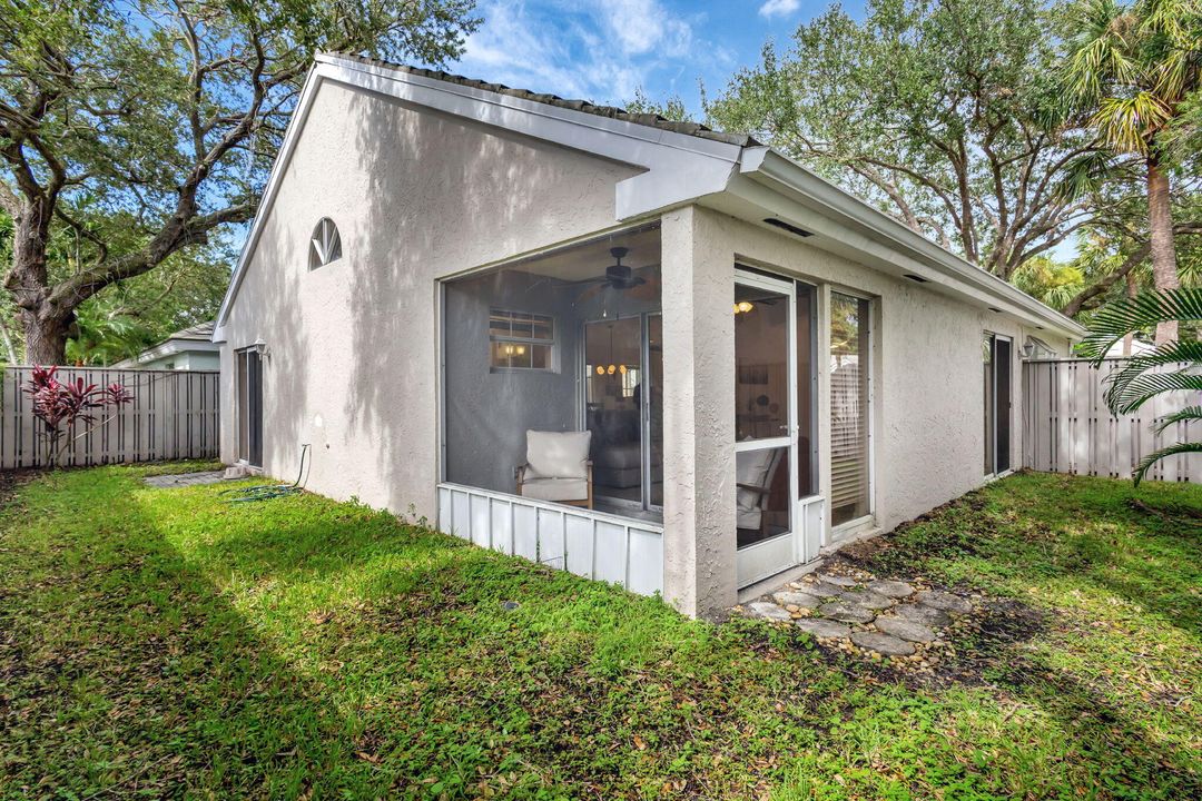 Active With Contract: $3,600 (2 beds, 2 baths, 1174 Square Feet)