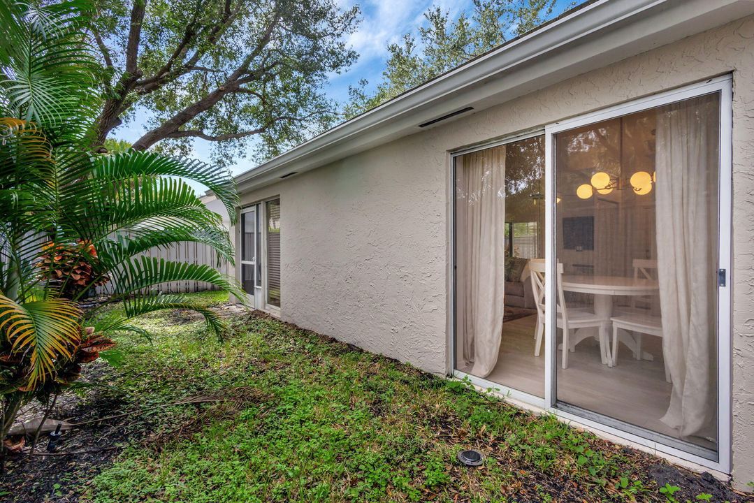 Active With Contract: $3,600 (2 beds, 2 baths, 1174 Square Feet)