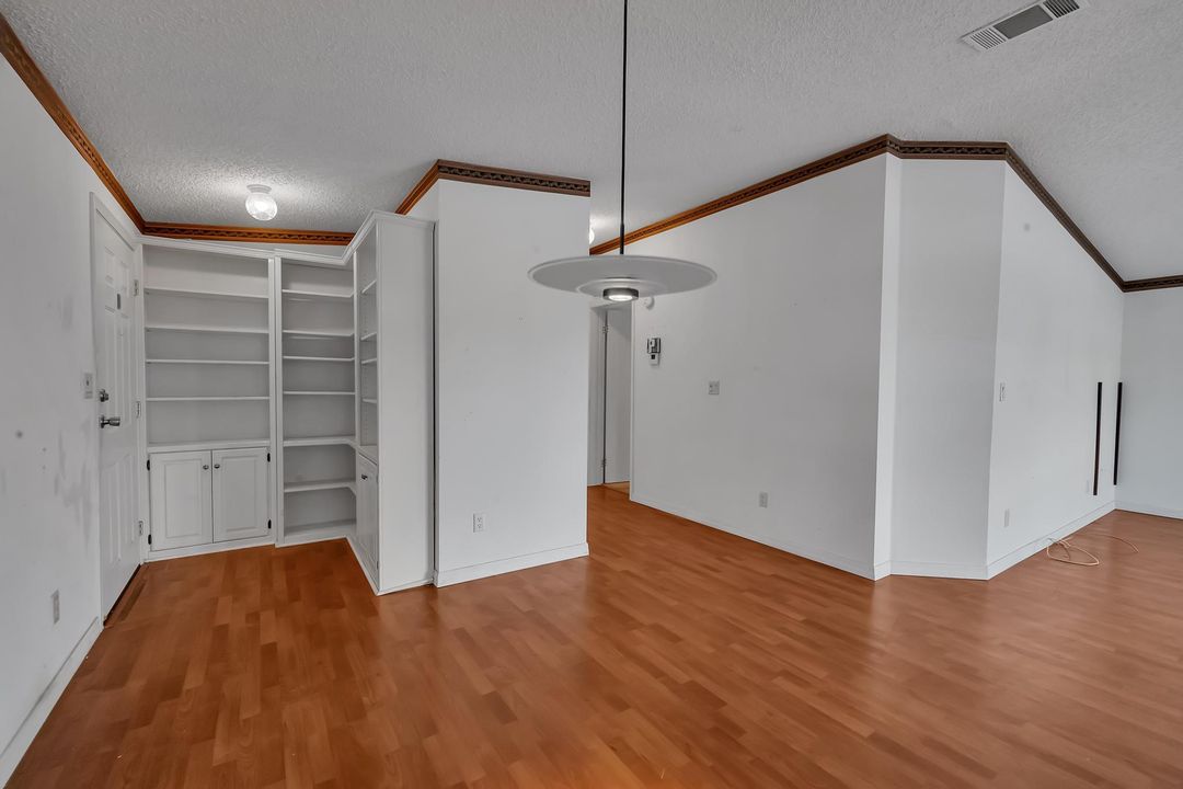 Active With Contract: $74,900 (2 beds, 2 baths, 1401 Square Feet)