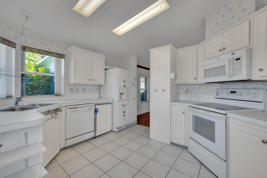 Active With Contract: $74,900 (2 beds, 2 baths, 1401 Square Feet)