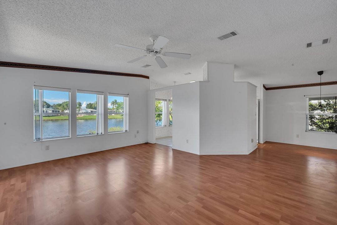 Active With Contract: $74,900 (2 beds, 2 baths, 1401 Square Feet)