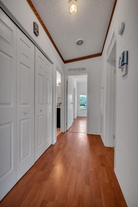 Active With Contract: $74,900 (2 beds, 2 baths, 1401 Square Feet)