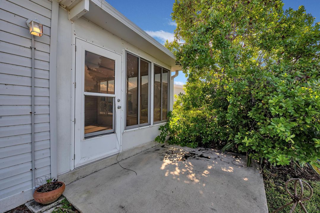 Active With Contract: $74,900 (2 beds, 2 baths, 1401 Square Feet)