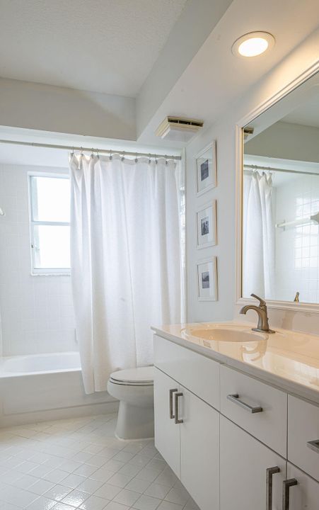 出租: $4,500 (3 贝兹, 2 浴室, 1960 平方英尺)