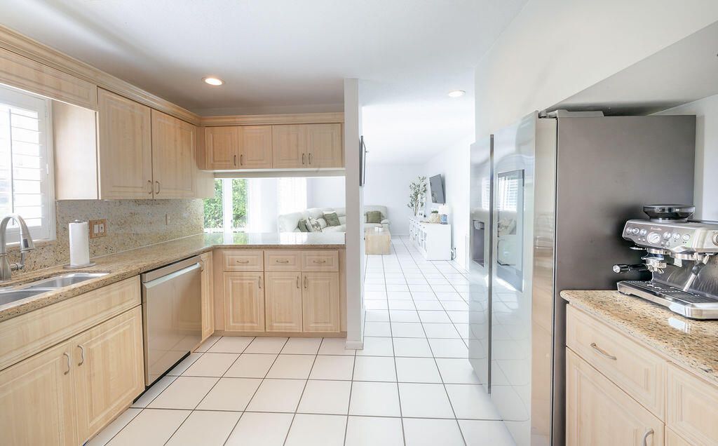 出租: $4,500 (3 贝兹, 2 浴室, 1960 平方英尺)