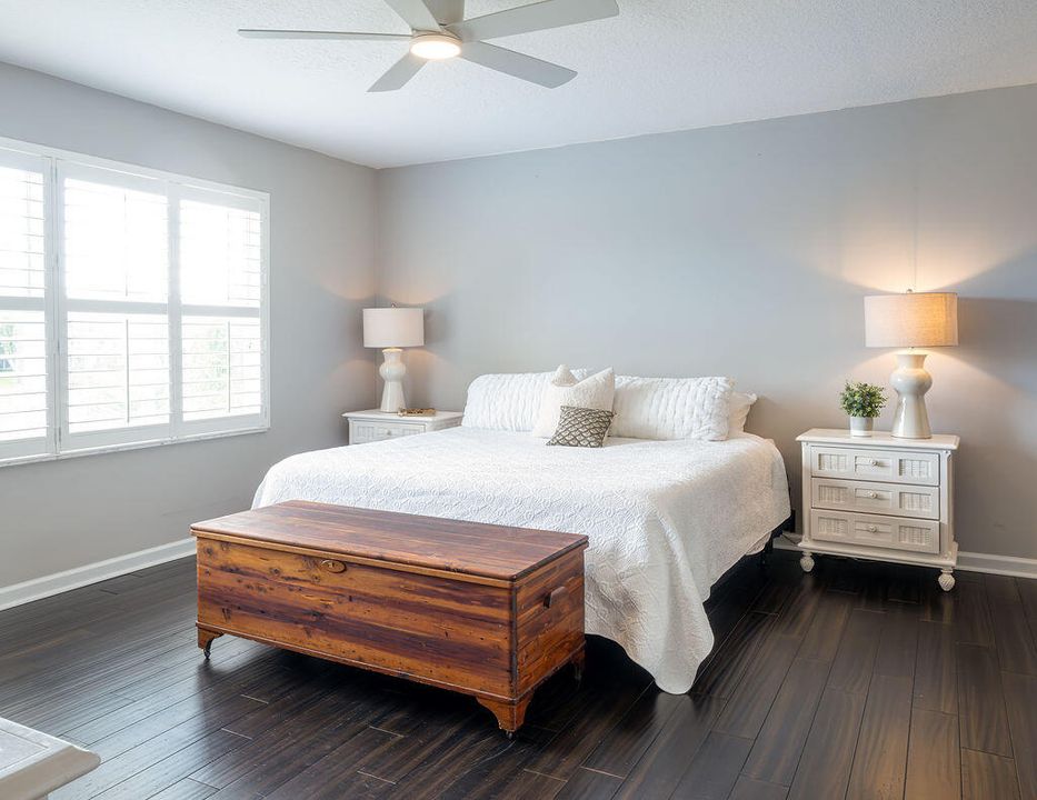 出租: $4,500 (3 贝兹, 2 浴室, 1960 平方英尺)