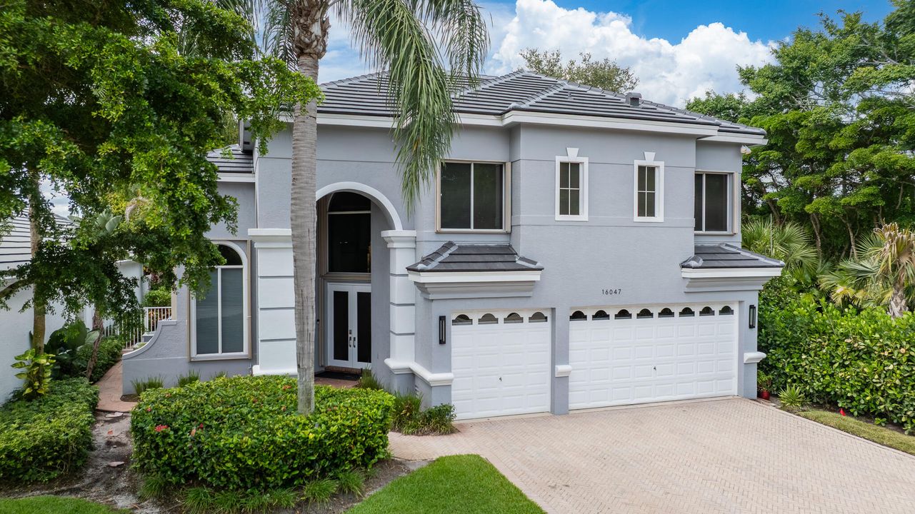 Vendido Recientemente: $2,045,000 (4 camas, 4 baños, 3750 Pies cuadrados)