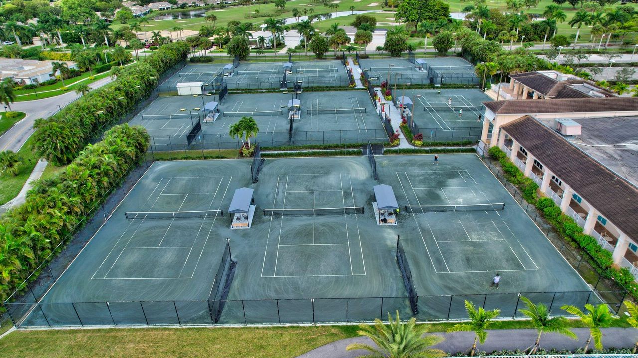 Active With Contract: $210,000 (2 beds, 2 baths, 1005 Square Feet)