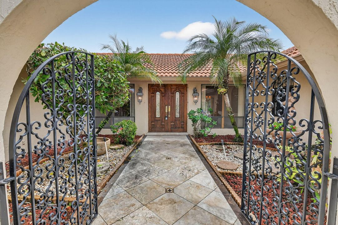 En Venta: $975,000 (3 camas, 2 baños, 2559 Pies cuadrados)