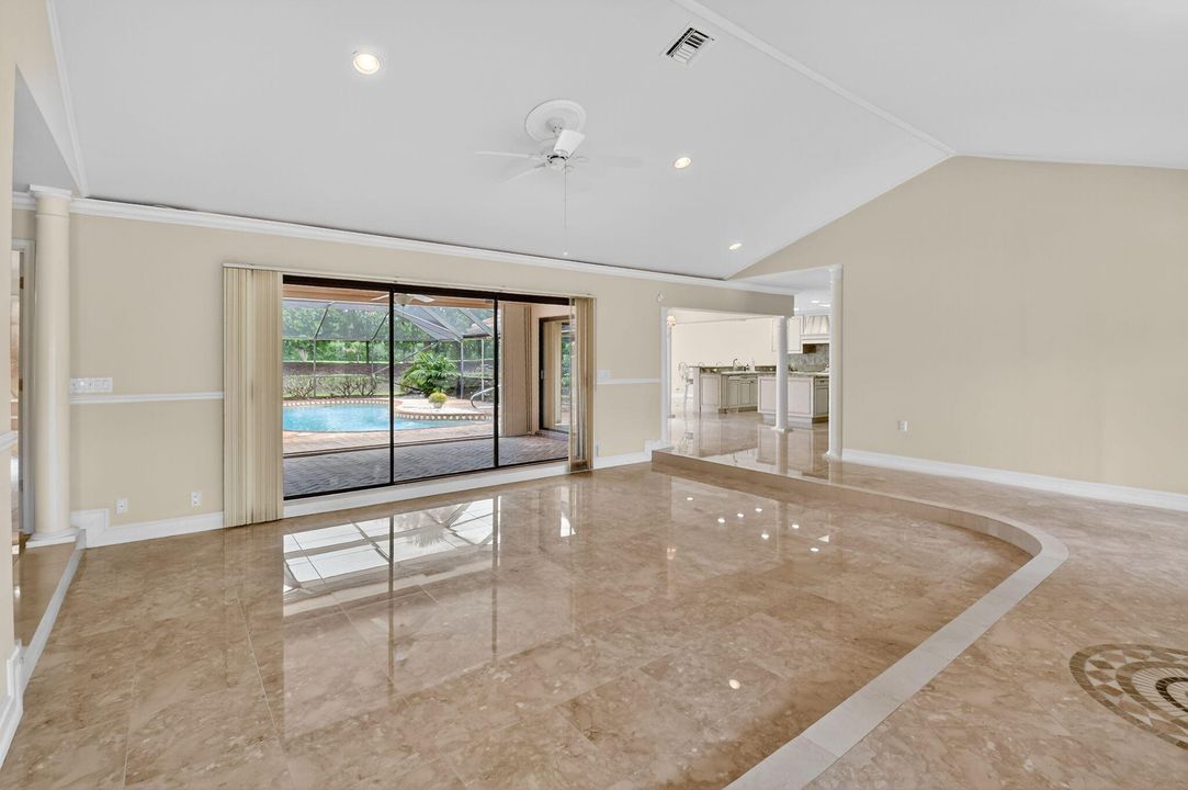 En Venta: $975,000 (3 camas, 2 baños, 2559 Pies cuadrados)