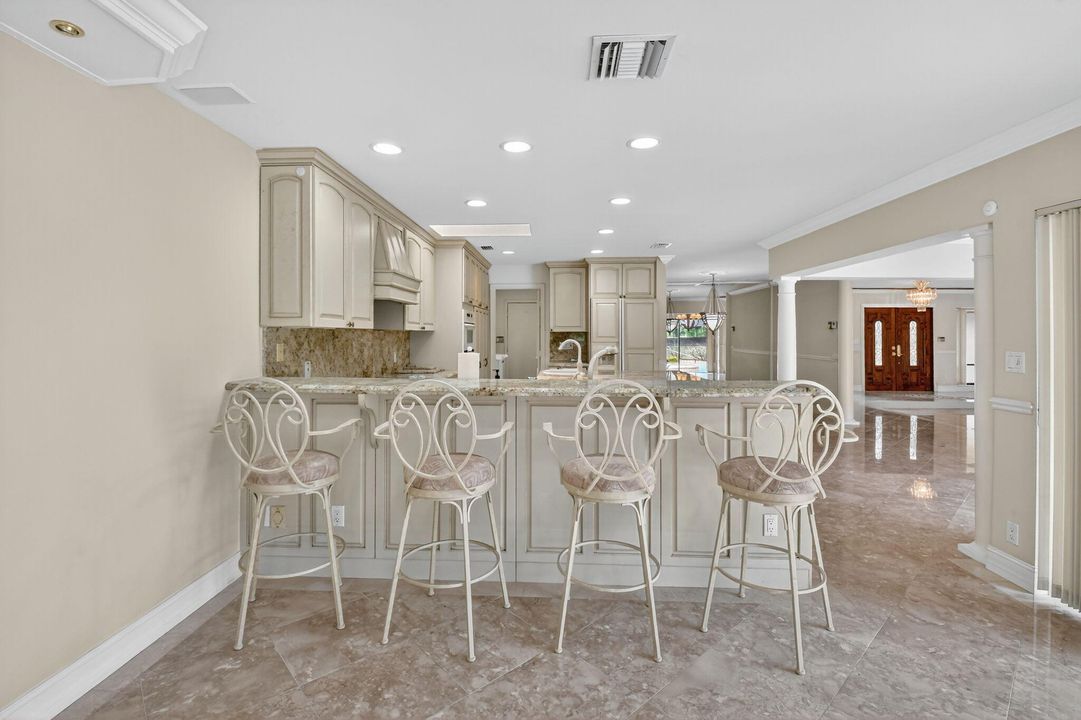 En Venta: $975,000 (3 camas, 2 baños, 2559 Pies cuadrados)