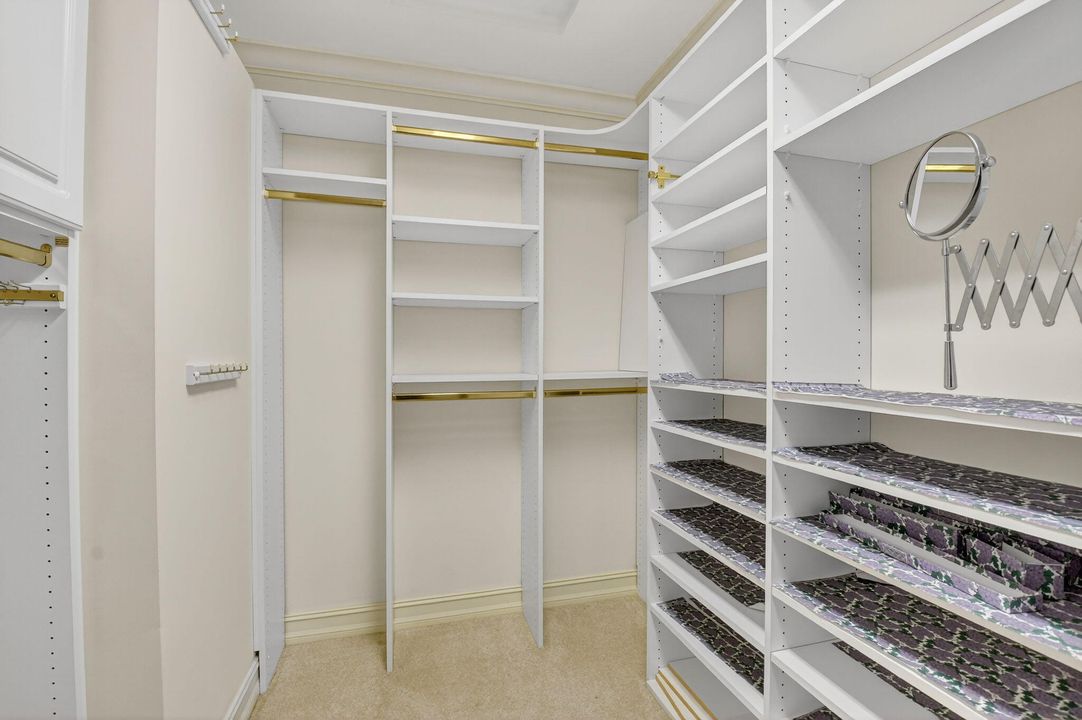 En Venta: $975,000 (3 camas, 2 baños, 2559 Pies cuadrados)