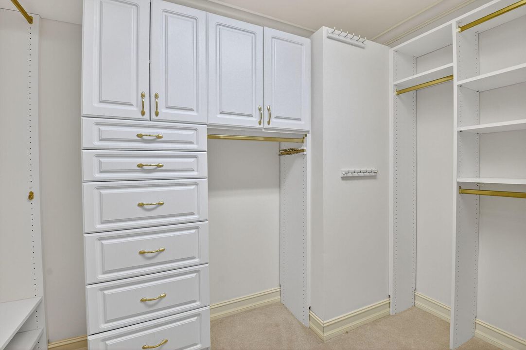 En Venta: $975,000 (3 camas, 2 baños, 2559 Pies cuadrados)