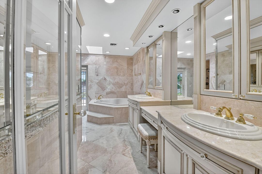 En Venta: $975,000 (3 camas, 2 baños, 2559 Pies cuadrados)