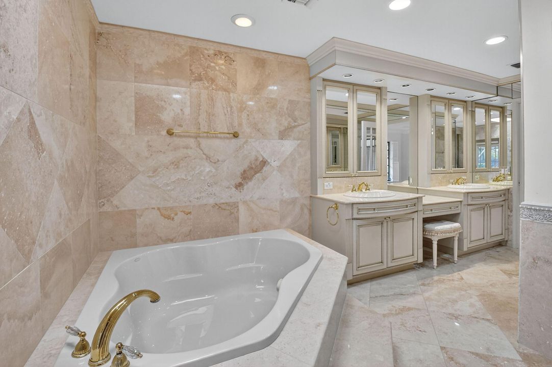 En Venta: $975,000 (3 camas, 2 baños, 2559 Pies cuadrados)