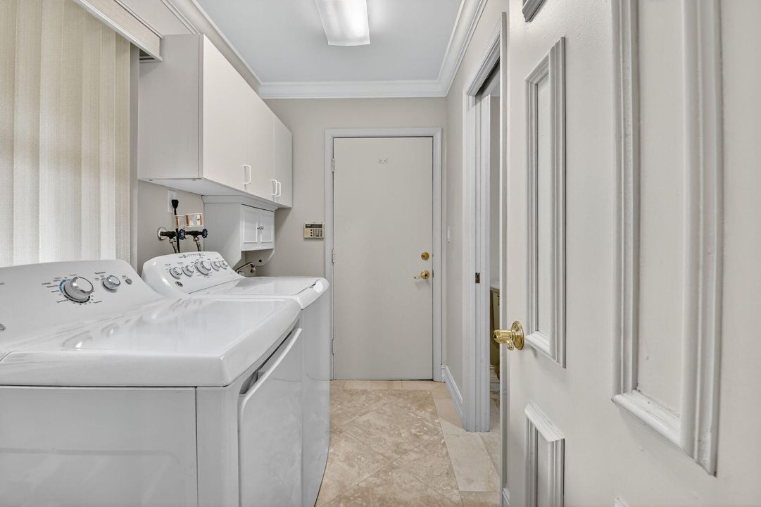 En Venta: $975,000 (3 camas, 2 baños, 2559 Pies cuadrados)