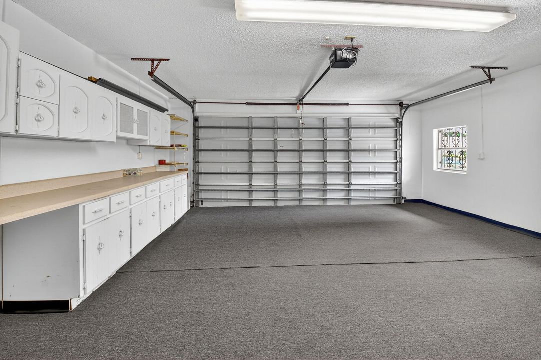 En Venta: $975,000 (3 camas, 2 baños, 2559 Pies cuadrados)