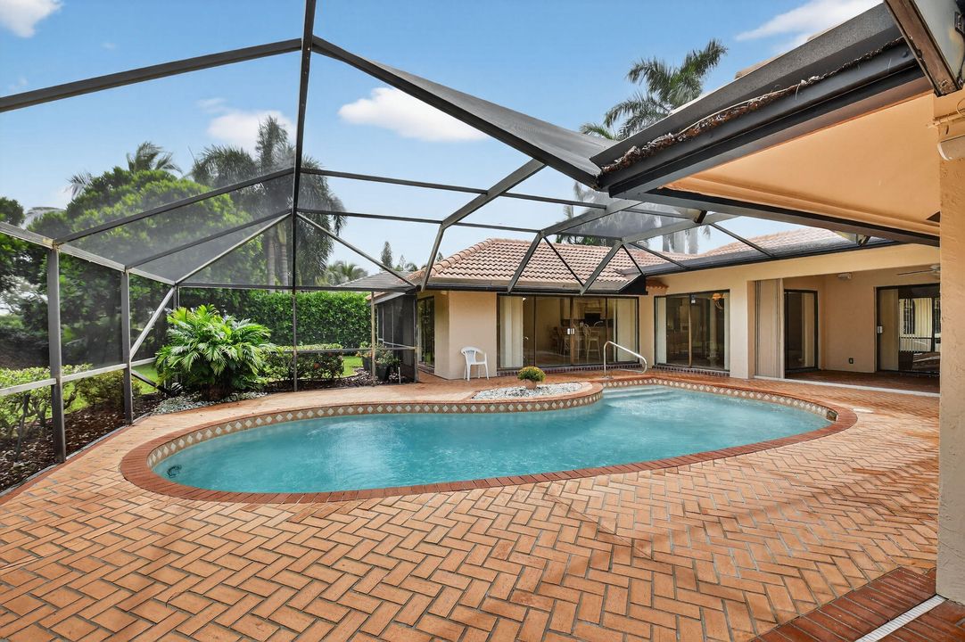 En Venta: $975,000 (3 camas, 2 baños, 2559 Pies cuadrados)