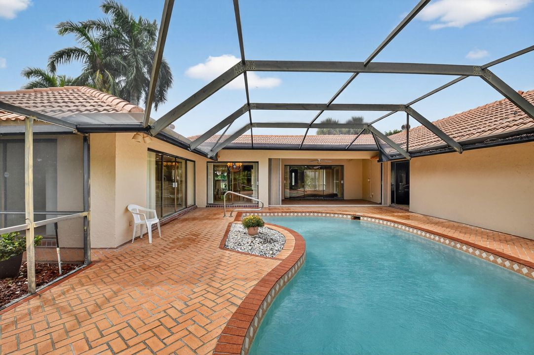 En Venta: $975,000 (3 camas, 2 baños, 2559 Pies cuadrados)