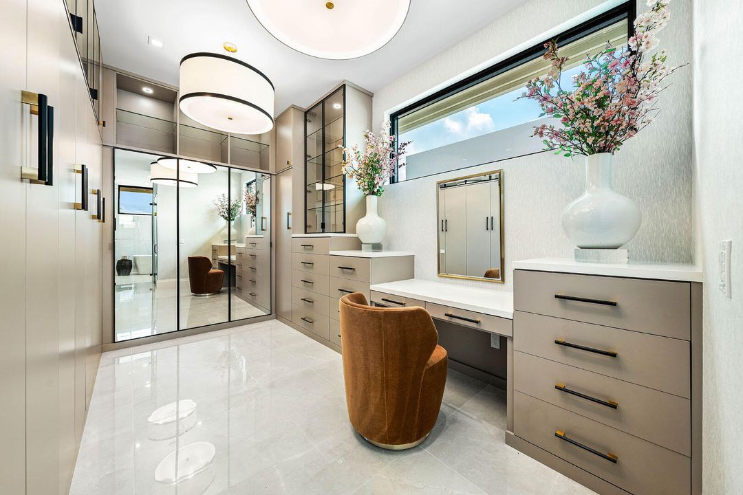 For Sale: $11,250,000 (5 beds, 7 baths, 5941 Square Feet)