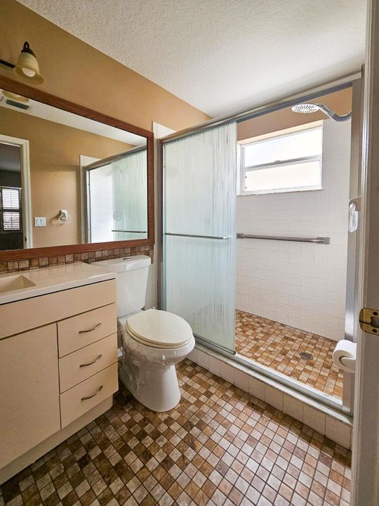 合同活跃: $199,900 (2 贝兹, 2 浴室, 1536 平方英尺)