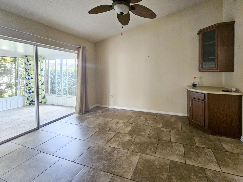 合同活跃: $199,900 (2 贝兹, 2 浴室, 1536 平方英尺)