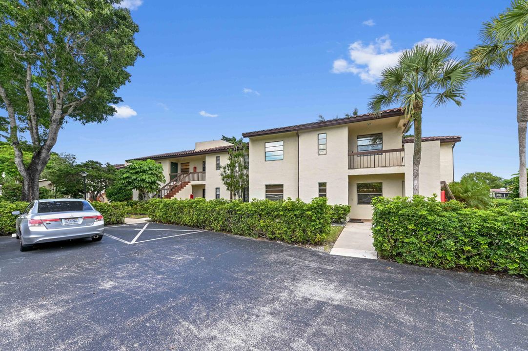 Active With Contract: $349,900 (3 beds, 2 baths, 1411 Square Feet)
