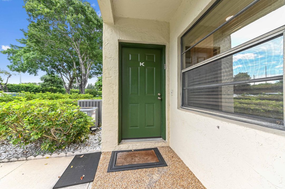 Active With Contract: $349,900 (3 beds, 2 baths, 1411 Square Feet)