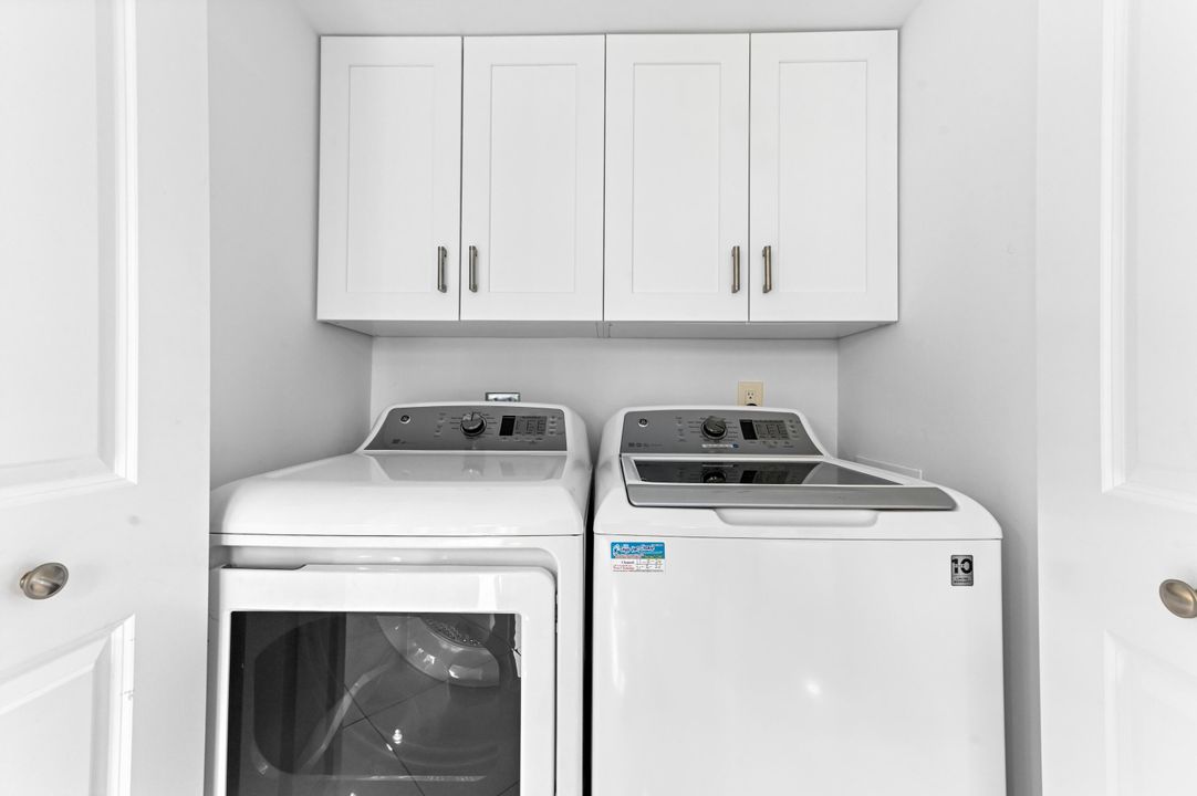 Active With Contract: $349,900 (3 beds, 2 baths, 1411 Square Feet)