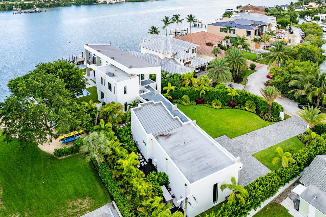 For Sale: $9,992,000 (5 beds, 5 baths, 4550 Square Feet)