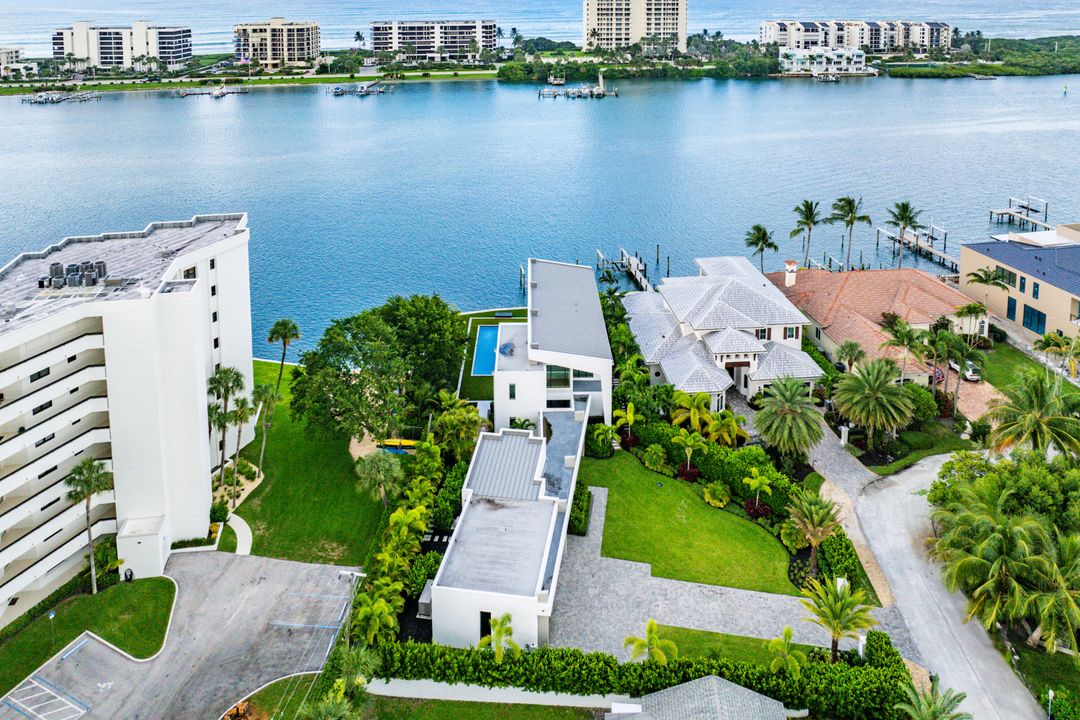 For Sale: $9,992,000 (5 beds, 5 baths, 4550 Square Feet)