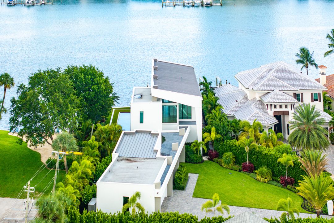 For Sale: $9,992,000 (5 beds, 5 baths, 4550 Square Feet)