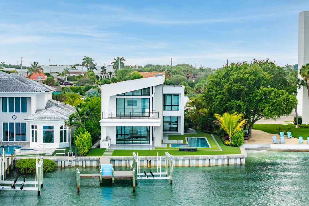 For Sale: $9,992,000 (5 beds, 5 baths, 4550 Square Feet)