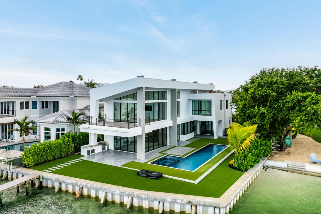 For Sale: $9,992,000 (5 beds, 5 baths, 4550 Square Feet)