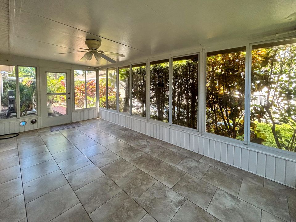 合同活跃: $199,900 (2 贝兹, 2 浴室, 1536 平方英尺)