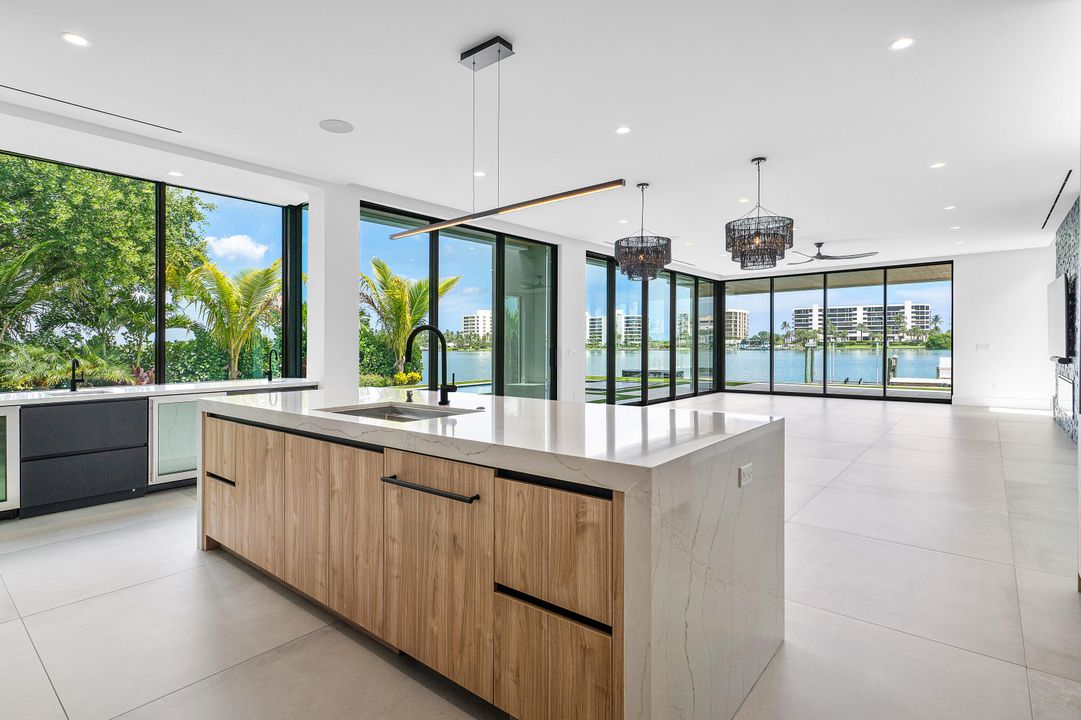 For Sale: $9,992,000 (5 beds, 5 baths, 4550 Square Feet)