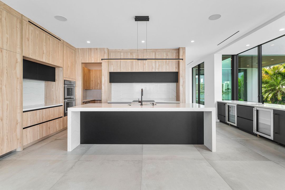 For Sale: $9,992,000 (5 beds, 5 baths, 4550 Square Feet)