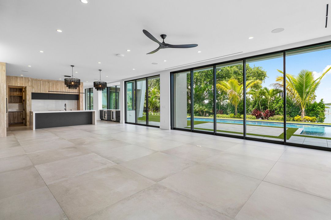 For Sale: $9,992,000 (5 beds, 5 baths, 4550 Square Feet)