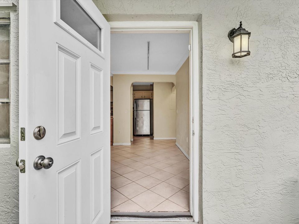 Active With Contract: $249,900 (2 beds, 2 baths, 1020 Square Feet)