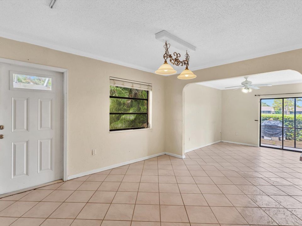 Active With Contract: $249,900 (2 beds, 2 baths, 1020 Square Feet)